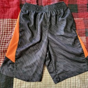Boys sz6 nike drifit shorts